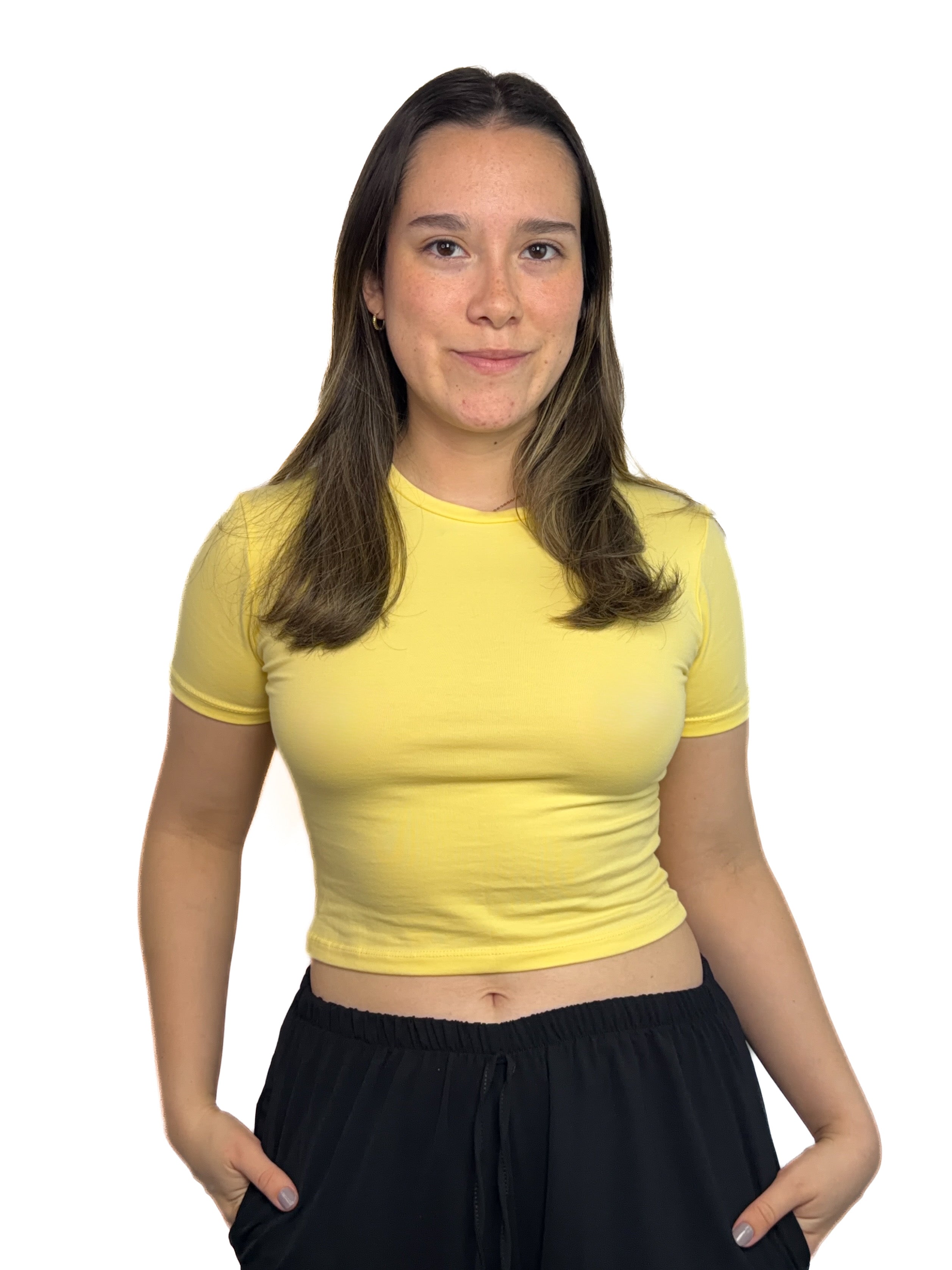 Baby tee de algodón licrado con manga corta para mujer color mantequilla - Confeccionada en tejido suave y elástico que se adapta cómodamente al cuerpo All fit