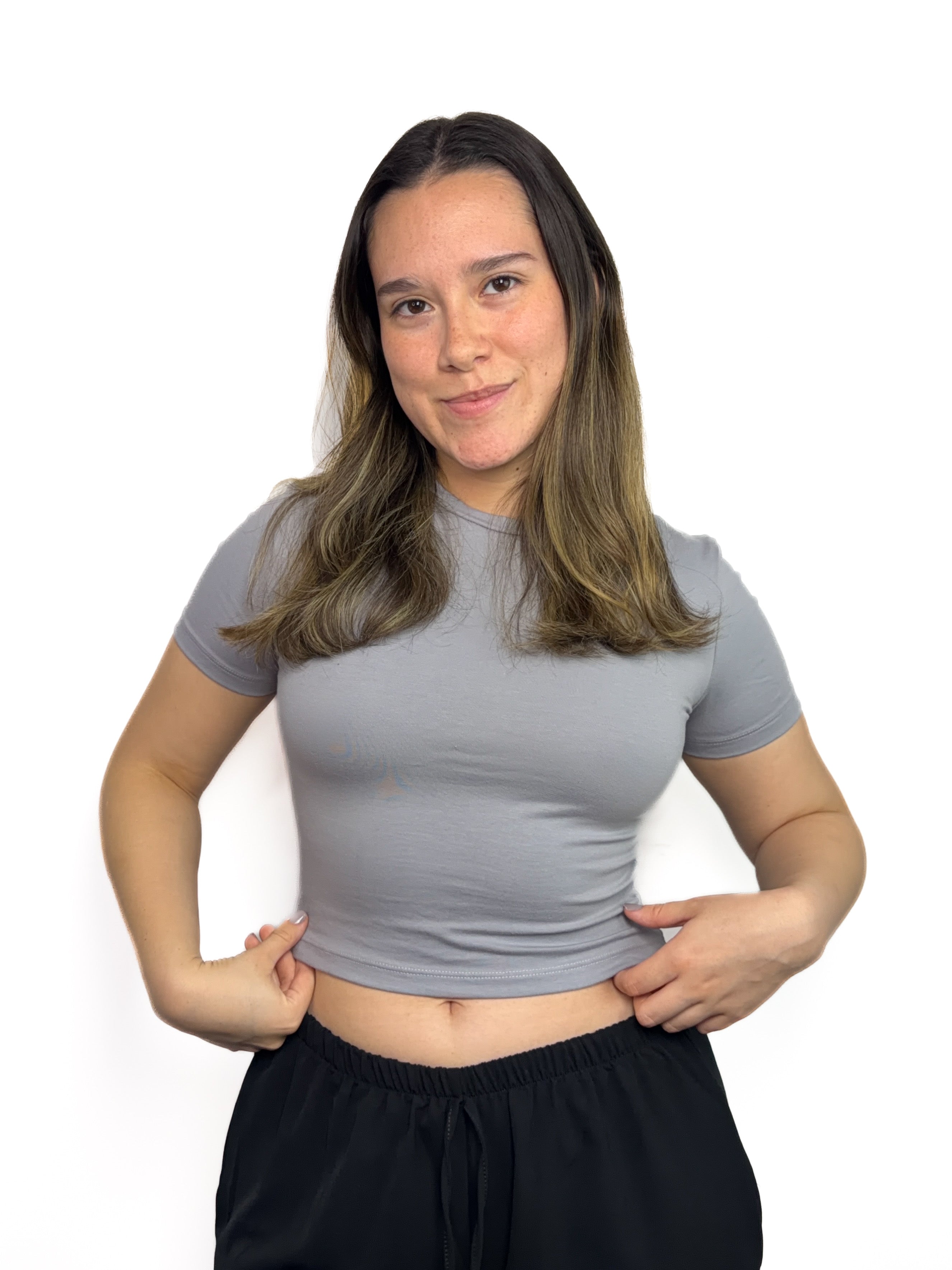Baby tee de algodón licrado con manga corta para mujer color silver - Confeccionada en tejido suave y elástico que se adapta cómodamente al cuerpo All fit