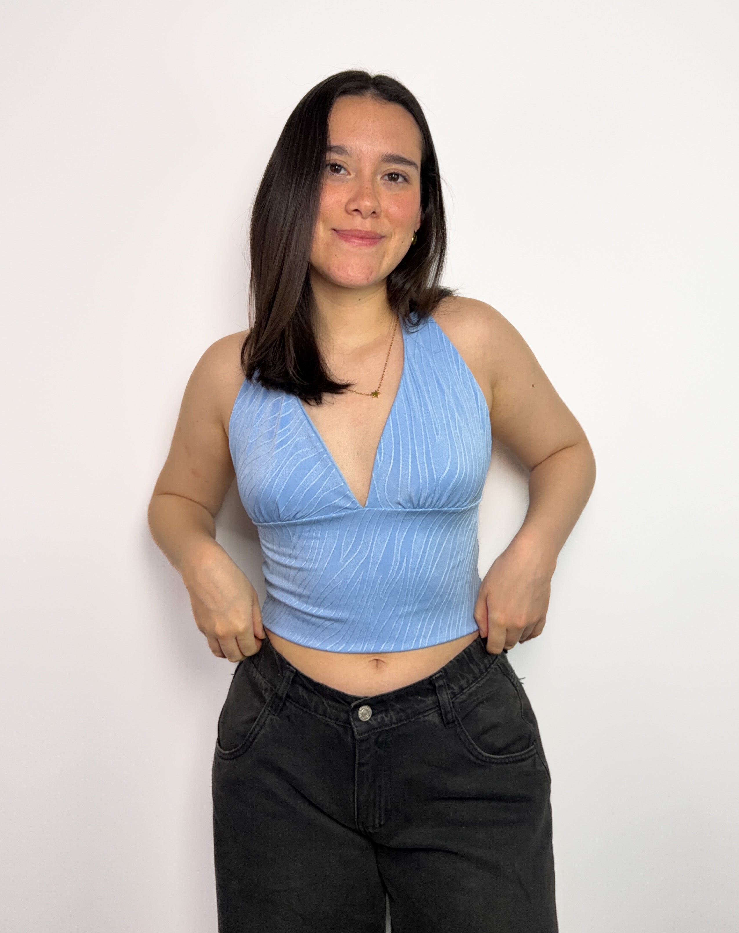 Jean baggy tiro medio para mujer en denim wash black – piernas amplias, diseño relaxed fit, tela resistente con acabado ligeramente desgastado; modelo casual ideal para uso diario All Fit