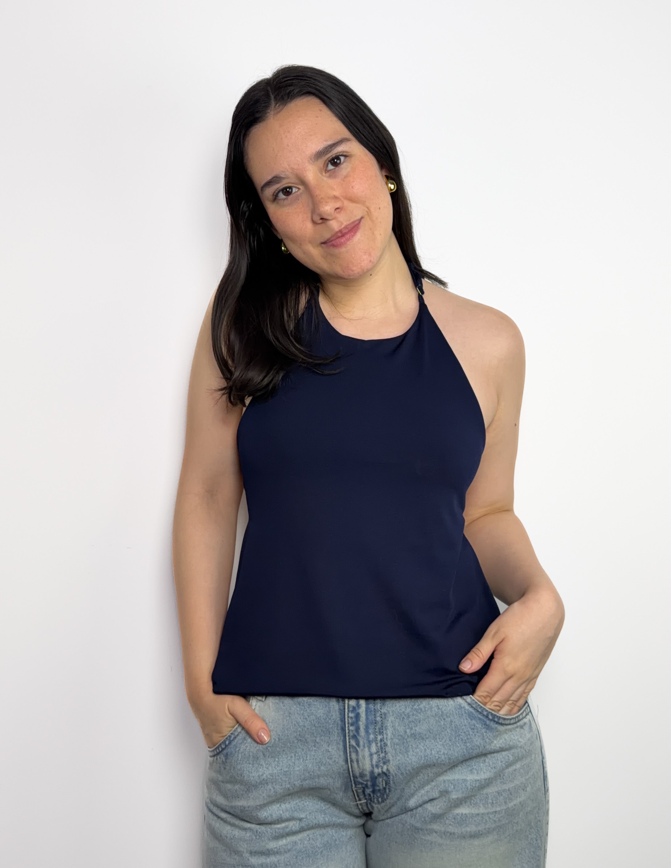 Top halter para mujer color azul marino de suplex – cuello regulable y diseño con espalda descubierta