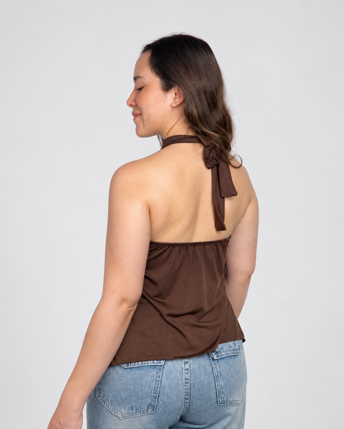 Top halter para mujer de suplex stretch color mocha – caída ligera y tiras para amarrar en el cuello All Fit