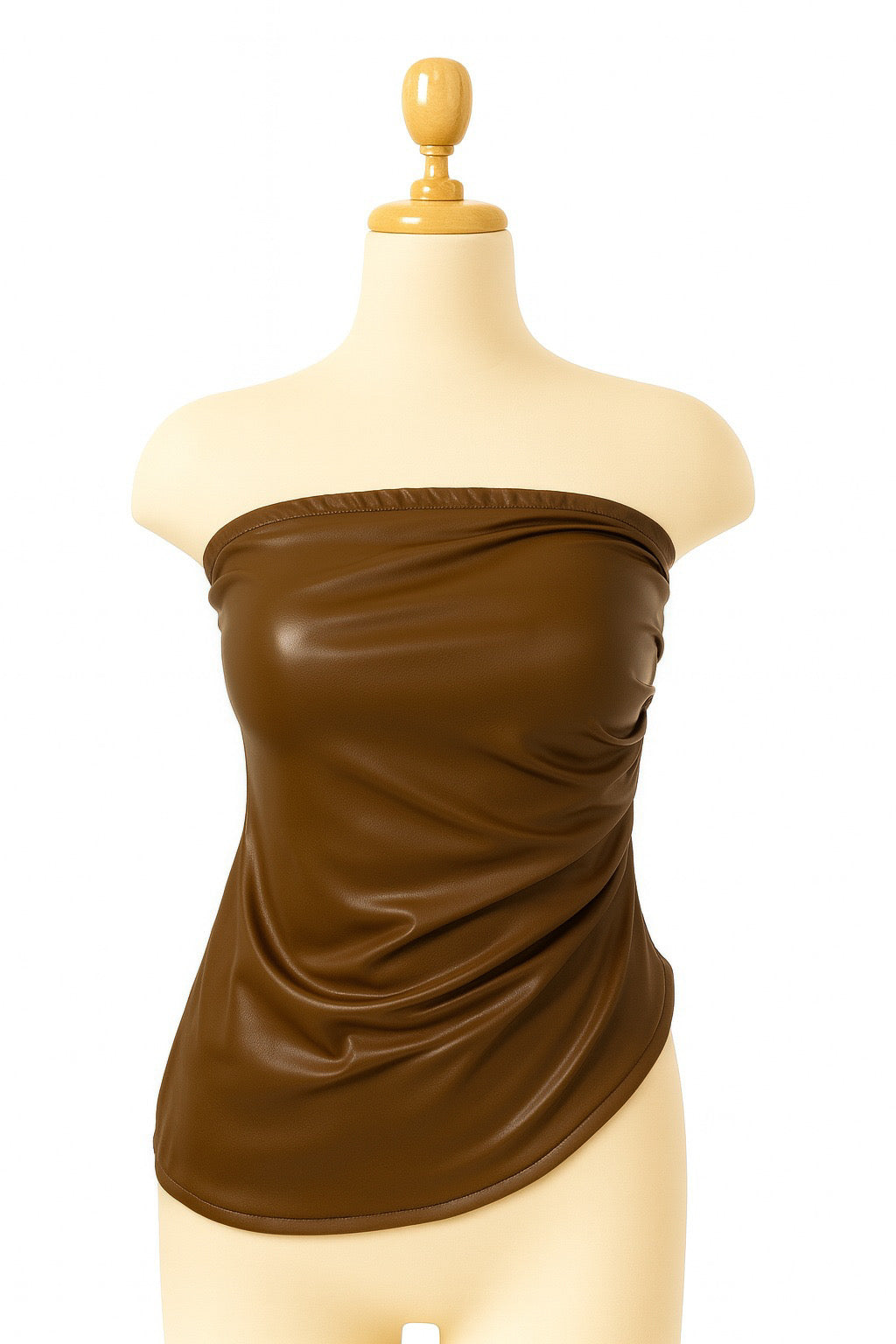 Top strapless para mujer color cocoa con caída asimétrica y efecto drapeado en el delantero – material tipo cuero suave y elástico que se amolda al cuerpo y brinda calce firme All Fit