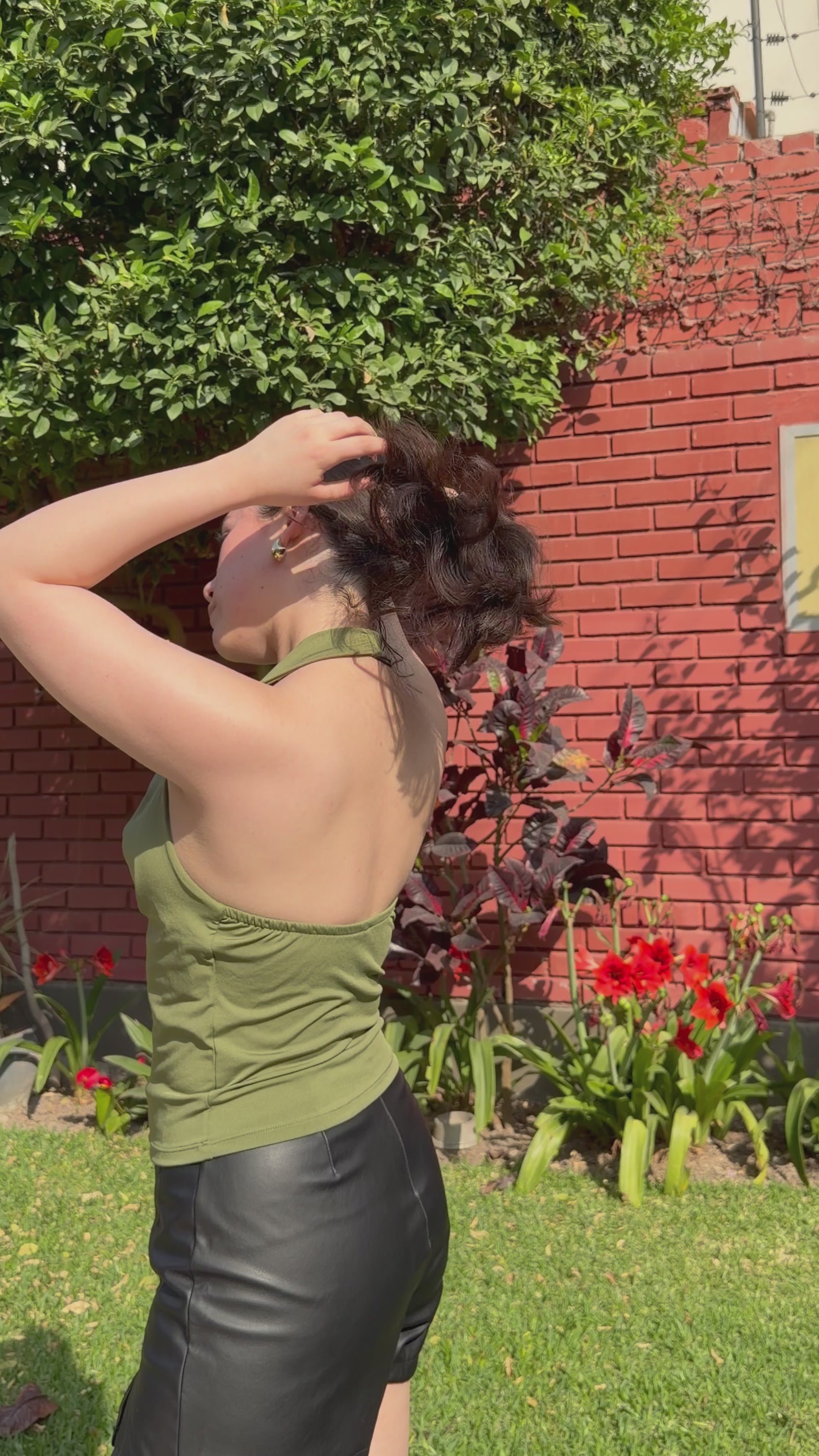 Top halter para mujer de suplex stretch color pistacho– caída drapeada y espalda descubierta All Fit